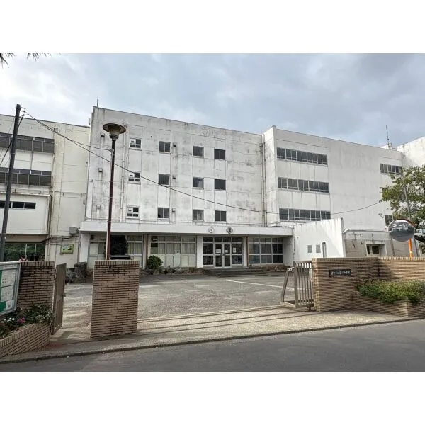 鎌倉市梶原３丁目 鎌倉市立深沢中学校（中学校）まで約820m（徒歩11分）