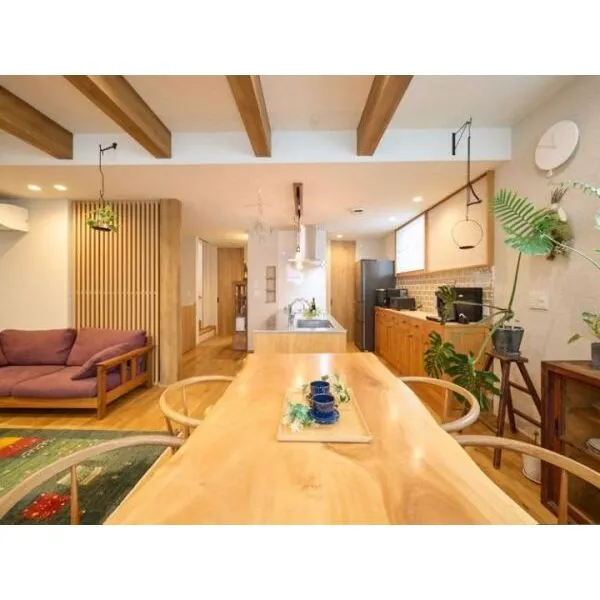 府中市紅葉丘3丁目 リビング部分に格子スクリーン採用
