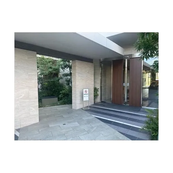 レ・ジェイド高槻 共用部（エントランス）　※日中