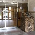 キングマンションエピシオン阿波座ウエストディオ 風除室　オートロックです。