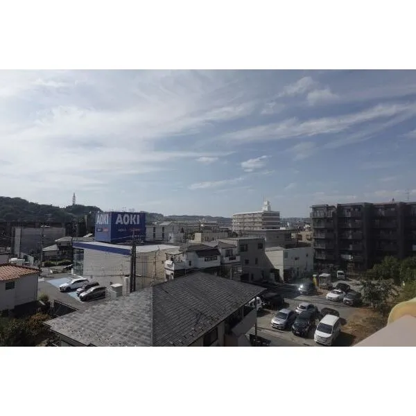 ライオンズマンション京王稲田堤 南西向きバルコニーからの眺望（眺望は永続的に保証されるものではありません）