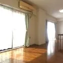 ライオンズマンション京王稲田堤 広々とした横長のリビングダイニングは南西向きの明るい光を取り込めます