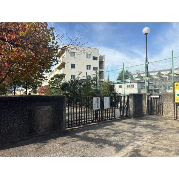 日野市南平１丁目 日野市立南平小学校（小学校）まで約1200m（徒歩15分）