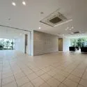 アクアプレミアム　アクアテラス 来客時や待ち合わせにお使いいただけるソファが設置されています