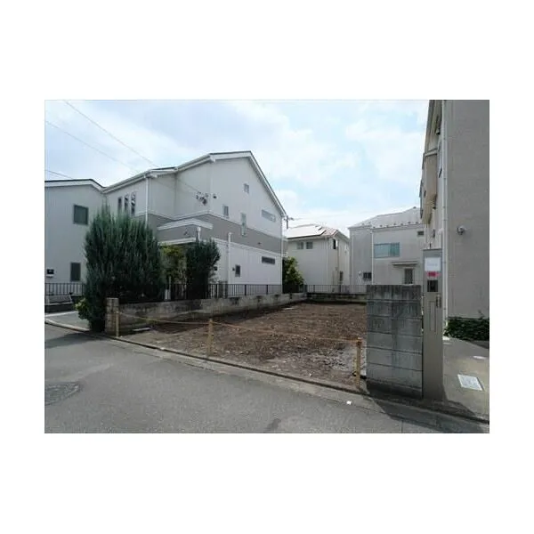 調布市八雲台１丁目 現地（撮影　２０２６．０８）