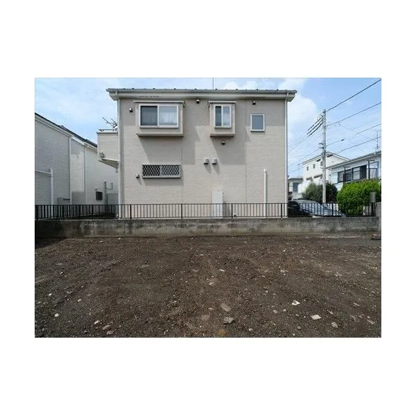 調布市八雲台１丁目 現地（撮影　２０２６．０８）