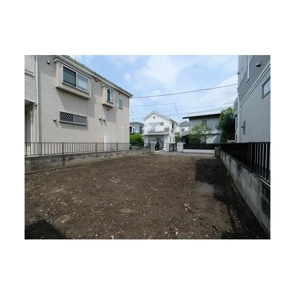 調布市八雲台１丁目 現地（撮影　２０２６．０８）