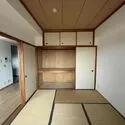 ライオンズガーデン田無 和室には押入れがございます。
