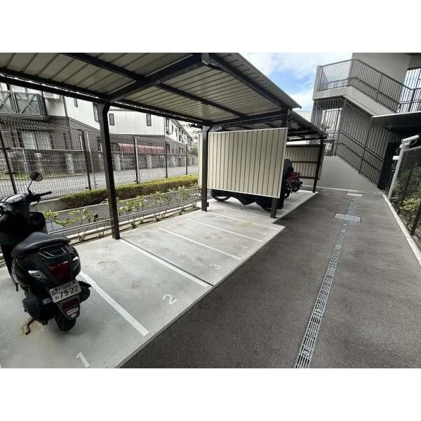 メイツ茨木総持寺 バイク置場