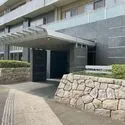 ザ・リバープレイスウエストタワー 石目調タイルを採用し重厚感ある仕上り