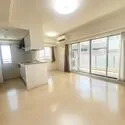 デイパーク横濱綱島 【リビングダイニング】大きな窓から心地良い光が注ぐ、開放的な南向きリビング♪