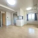 デイパーク横濱綱島 【リビングダイニング】大きな窓から心地良い光が注ぐ、開放的な南向きリビング♪