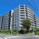 ブリリアシティ三鷹 【外観】周辺には生活利便施設や緑豊かな公園が複数あり、子育て環境良好な立地