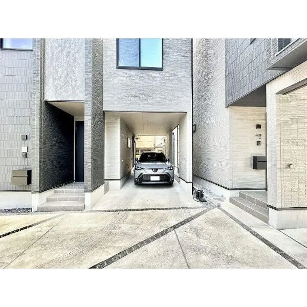 川口市大字芝 約14m2の車庫がございます。屋根付きです。
