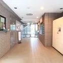 ライオンズマンション相武台３丁目 エントランスホールには宅配ボックスが備わっています
