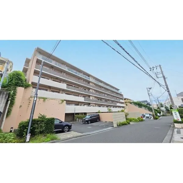 エクシオ藤沢石名坂公園 石名坂公園を身近に感じられる緑豊かな佇まい