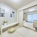 ライオンズ嵯峨天龍寺若宮　西の邸 リビング横の和室（約４．５帖）は、開放してLDKと一体利用も可能です。