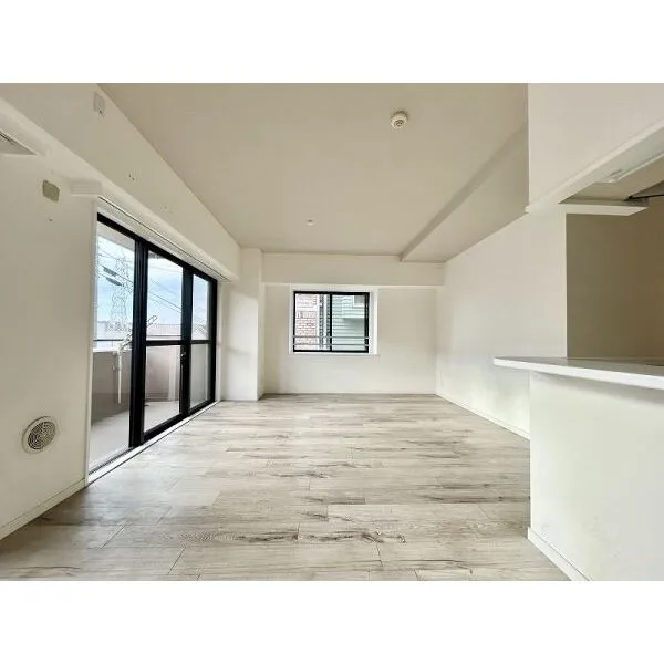 ドラゴンマンション多摩四番館 角部屋につき２面採光で室内とても明るいです！