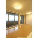 ヨコハマオールパークス　第四街区 ＜リビングダイニング＞　壁面収納の付いた約14.9帖のリビングダイニング　※画像は実際の写真に一部…