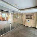 ライオンズマンション広尾南 お掃除が行き届いていて、明るく清潔感があるエントランス
