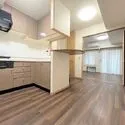 ライオンズマンション広尾南 洋室(約6.0畳)を開けることにより、ひとつの空間として利用可能
