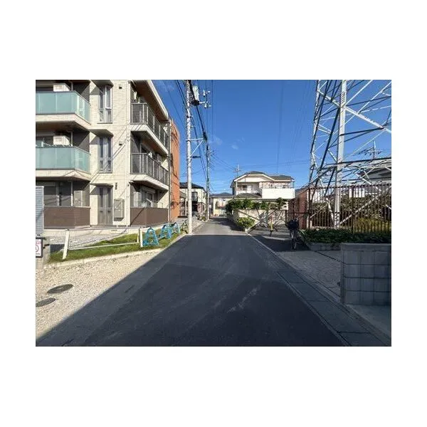 草加市西町 前面道路(2026年10月撮影)