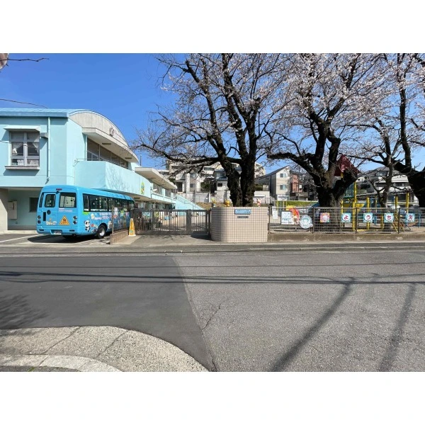 プレシス新百合ヶ丘 ルミエール幼稚園（幼稚園・保育園）まで約130m（徒歩2分）