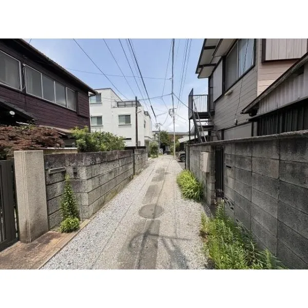 鎌倉市扇ガ谷1丁目 前面道路含む現地写真