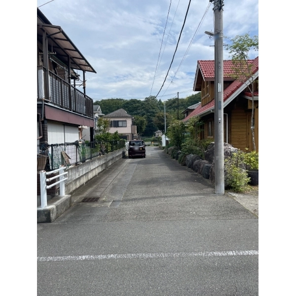 八王子市上柚木 北側通路