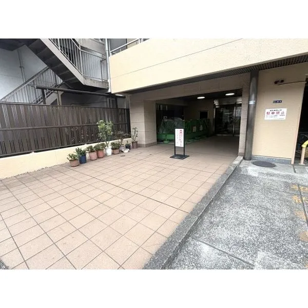 ファミネス大森 趣のあるエントランス