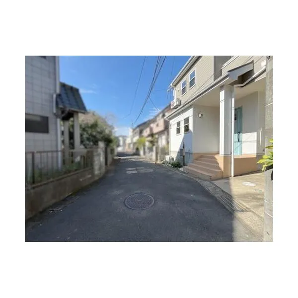 柏市亀甲台町１丁目 前面道路（２０２６年１０月撮影）