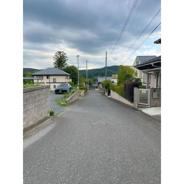 飯能市美杉台２丁目 北西側前面道路