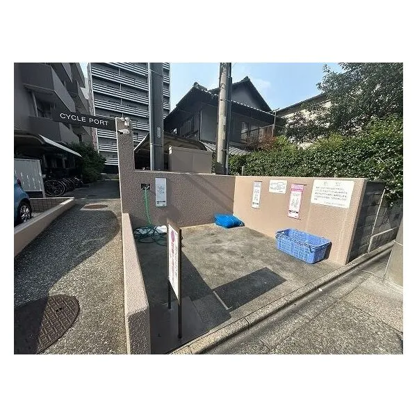 ヴェルビュ代官町 共用ゴミ捨て場