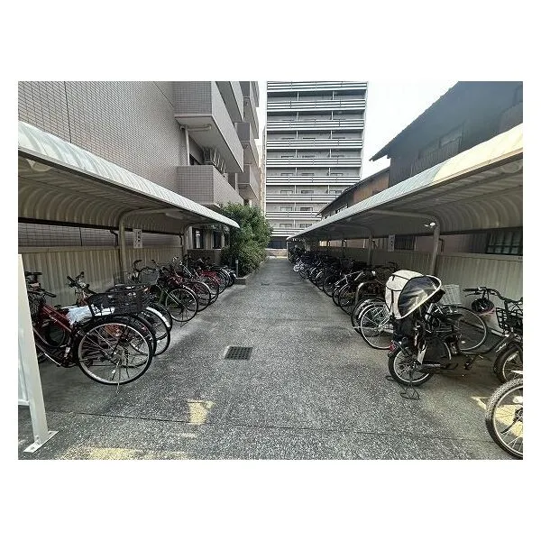 ヴェルビュ代官町 共用駐輪場