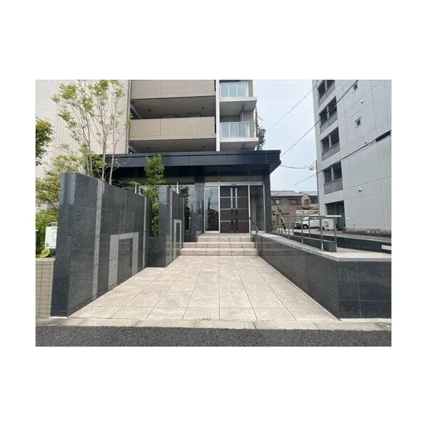 グランザ桜山 正面入口