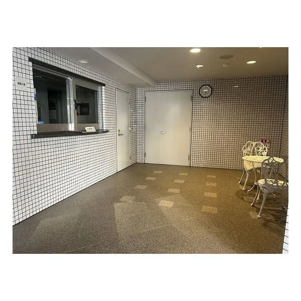 本山センチュリーマンション 管理員室前の写真です。