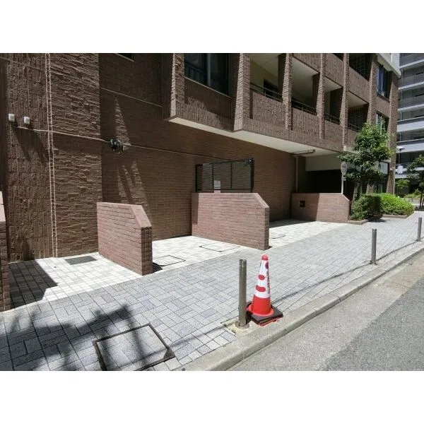ライオンズマンション神戸栄町通 ゴミ置き場