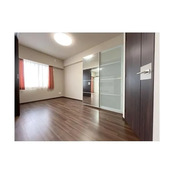 Ｂｒｉｌｌｉａ辰巳　ＣＡＮＡＬ　ＴＥＲＲＡＣＥ 洋室約６．５帖