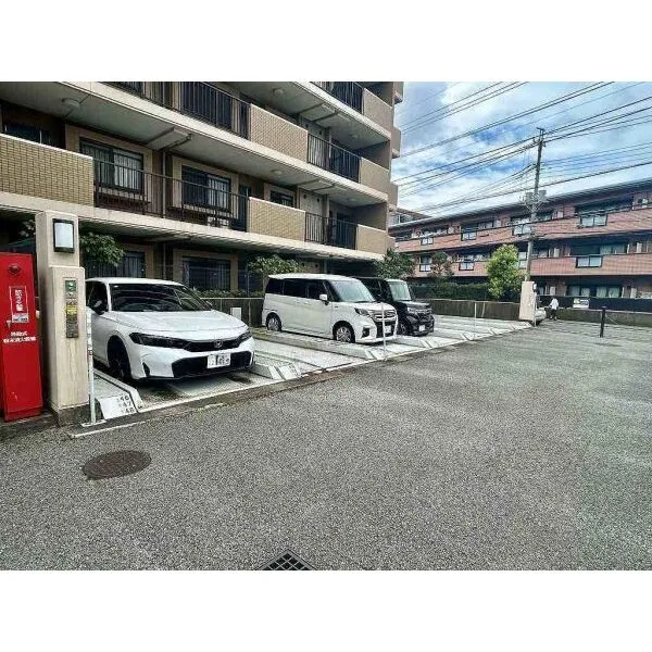 ハイホーム八千代緑が丘 敷地内機械式駐車場（月額３０００円～６０００円）
