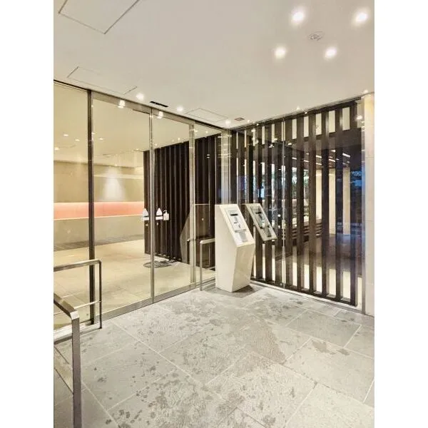 ルフォン板橋区役所前 エントランス前の集合玄関横のカメラで訪問者を映像で確認できます。