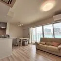 セントガーデン海老名 大きな窓から陽光が差し込む、明るいリビングダイニング。