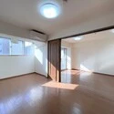 東陽町公園ハイツ壱番館 LD・洋室（7.3畳）間の引戸収納状態