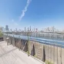 キャナルワーフタワーズＥＡＳＴ 都心を望む共用部からの眺望（日中）