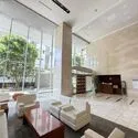 ライオンズマンションコスタ・タワー浦和 ２層吹き抜けの開放的なエントランスホール