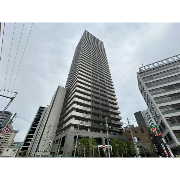ローレルタワー梅田 外観