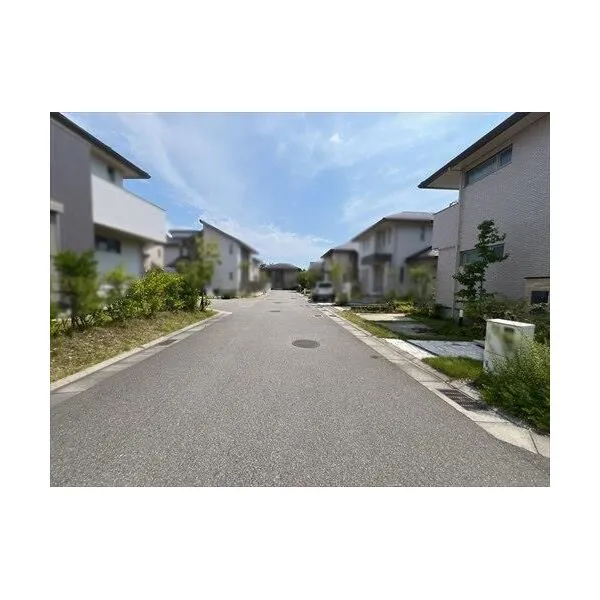 芦屋市涼風町 東側前面道路