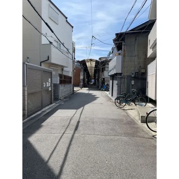 レット・イット・ビー杭瀬 前面道路