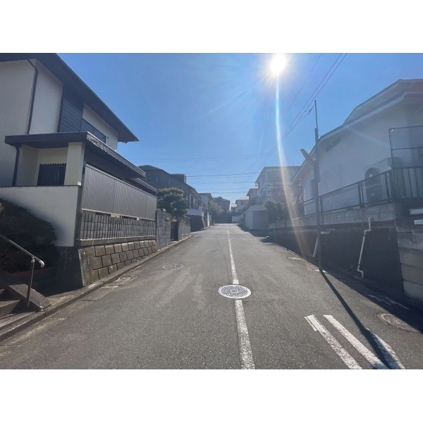 横浜市金沢区富岡西６丁目 前面道路