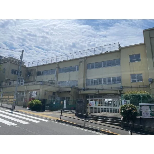 町田市つくし野１丁目 町田市立つくし野小学校（小学校）まで約350m（徒歩5分）