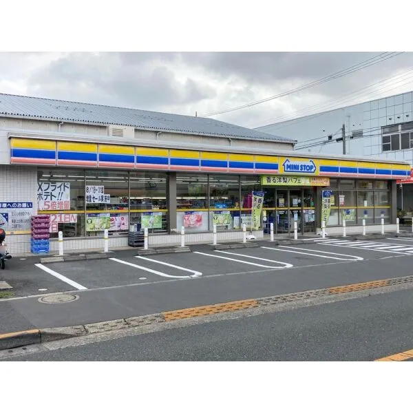 江戸川区中央3丁目 ミニストップ江戸川中央3丁目店(コンビニ)まで約60m(徒歩1分)